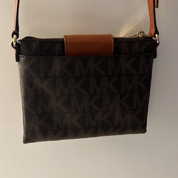 Michael Kors Crossbody Bag - Picture 4 of 8